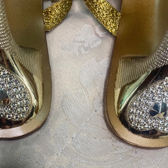 Gold heels - Picture 3 of 4